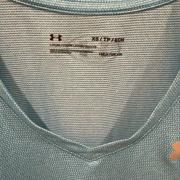 Women’s under armour v-neck athletic top size xs - Picture 2 of 4
